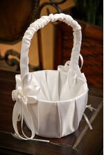 SATIN BASKET WITH PEARL WHITE