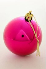 2.35" SHINY PLASTIC BALL FUCHSIA PKG/16