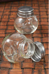 2" X 2" X 1.5" GLASS CRUET W/LID CLEAR/SILVER PKG/9