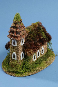 10" X 9" NATURAL CHURCH W/THISTLE ROOF BROWN/GREEN