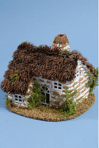 8.5" X 6.5" NATURAL HOUSE W/THISTLE ROOF BROWN/WHITE
