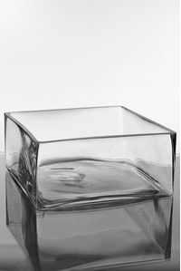 9" X 9" X 4" SQUARE VASE CLEAR