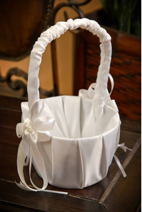SATIN BASKET WITH PEARL WHITE