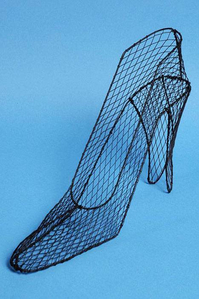 17" X 9.5" WIRE HIGH-HEEL SHOE