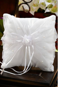 7" RING PILLOW W/PEARLS WHITE