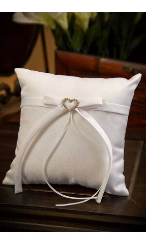 SQUARE RING PILLOW W/HEART WHITE